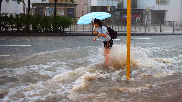 【港事講場】世紀暴雨得人驚 爭分奪秒紓民困