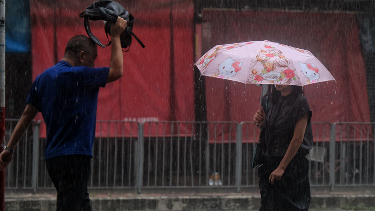 【追蹤報道】天文臺改發黃色暴雨警告信號