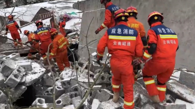 雲(yún)南鎮(zhèn)雄縣涼水村「1·22」山體滑坡 18戶47人失聯(lián) 救援正在進(jìn)行