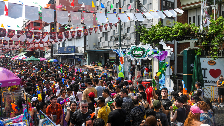 泰國(guó)潑水節(jié)慶祝活動(dòng)啟動(dòng) 望節(jié)慶刺激旅遊經(jīng)濟(jì)