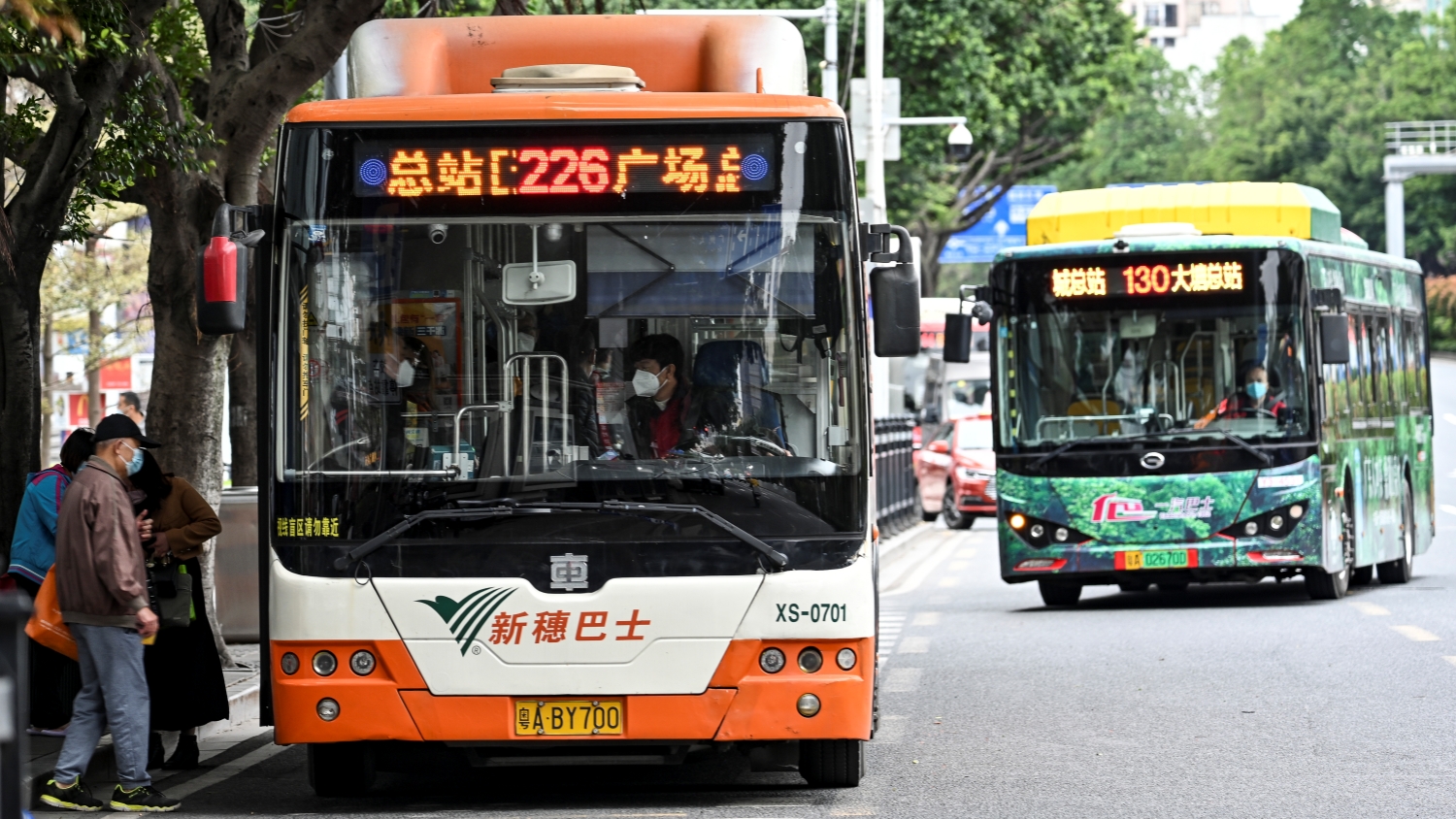 車內(nèi)使用電子設(shè)備時(shí)不得外放聲音 《廣州市公共汽車電車乘車守則》徵求意見(jiàn)