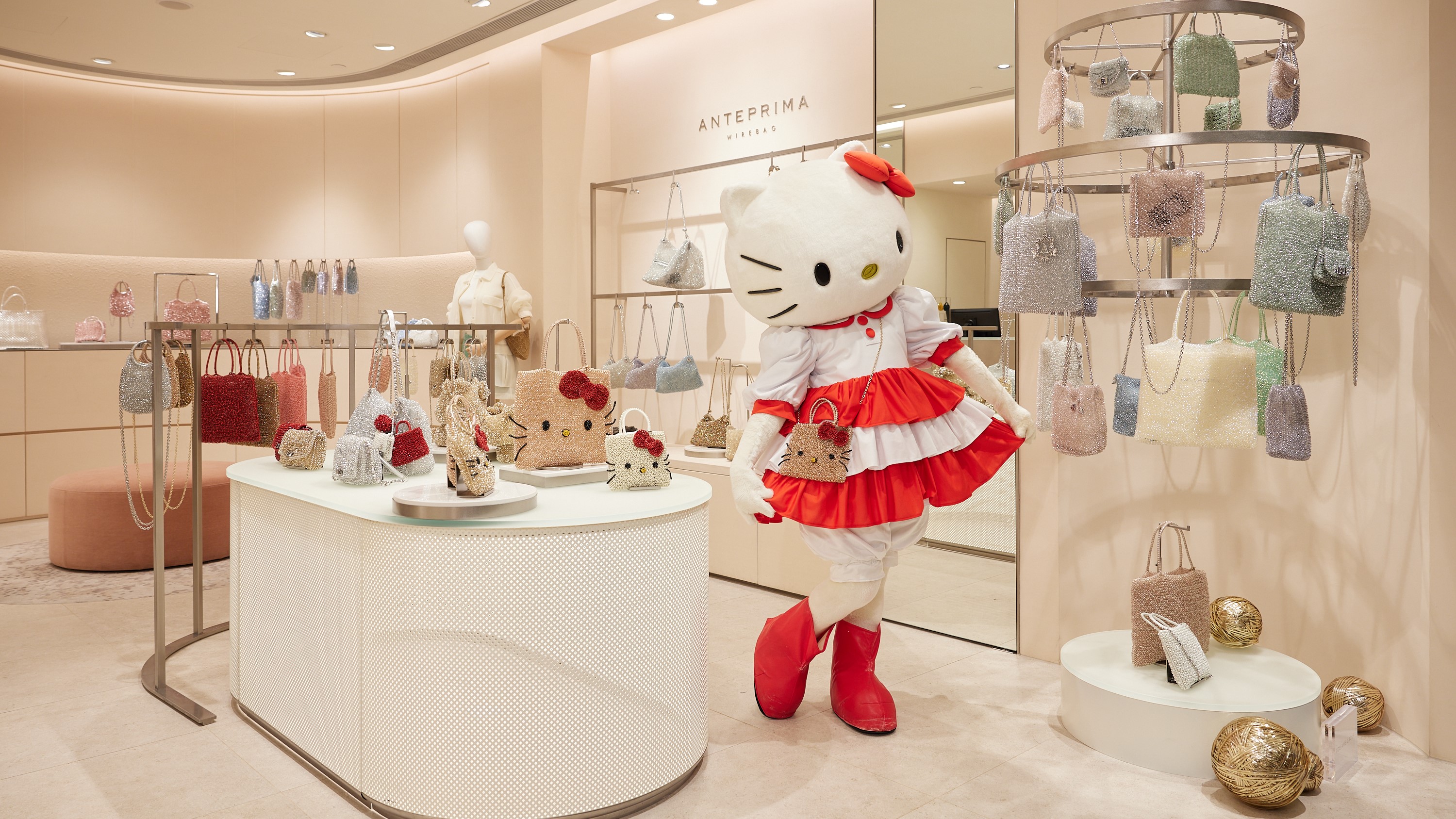 【時尚】粉絲注意！耀眼粉金色HELLO KITTY手袋登場