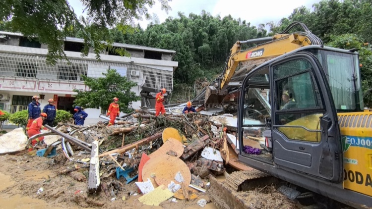 湖南衡陽(yáng)南嶽區(qū)突發(fā)山體滑坡已致11人遇難