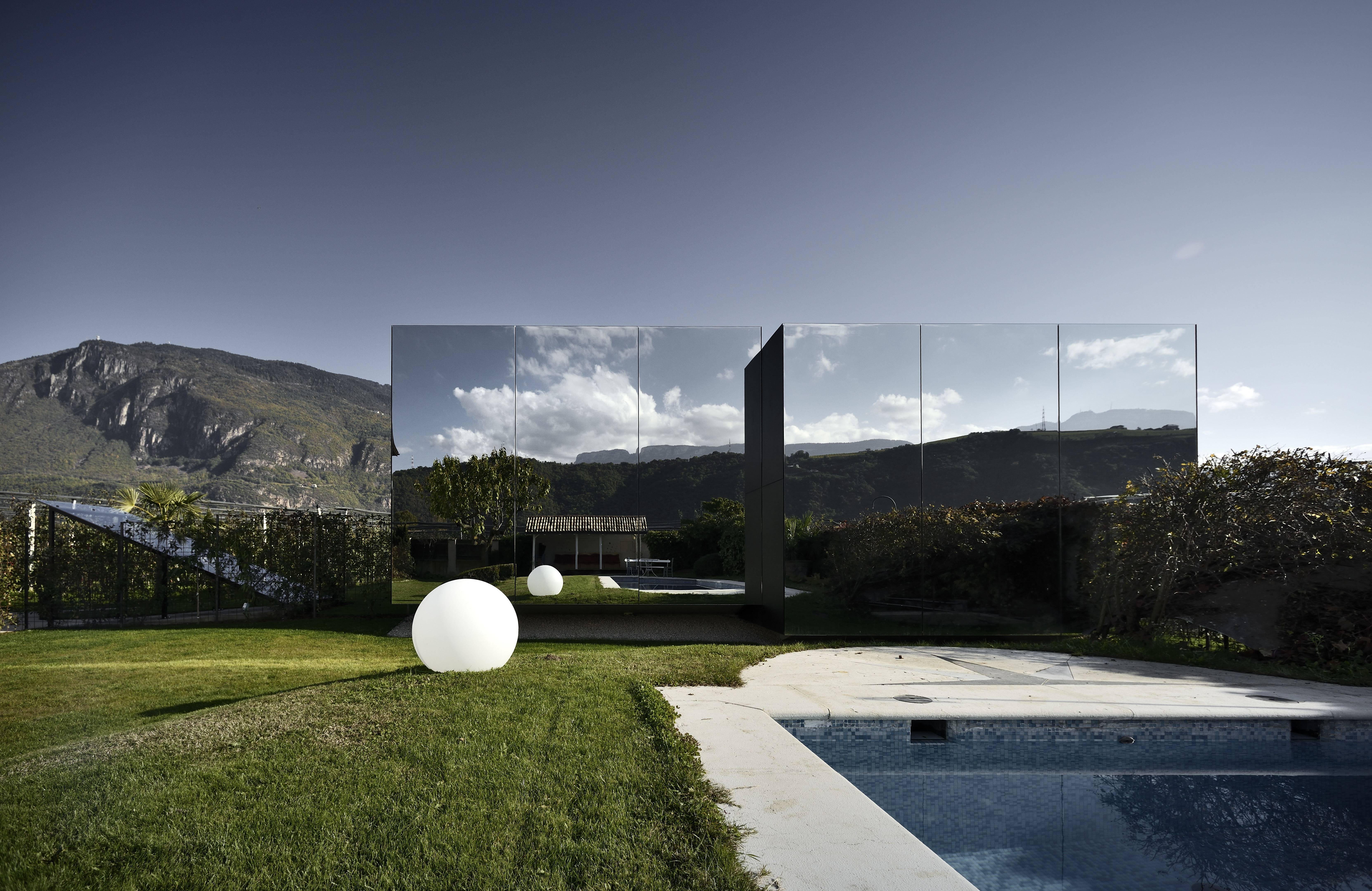 UX_Mirror Houses 1.jpg