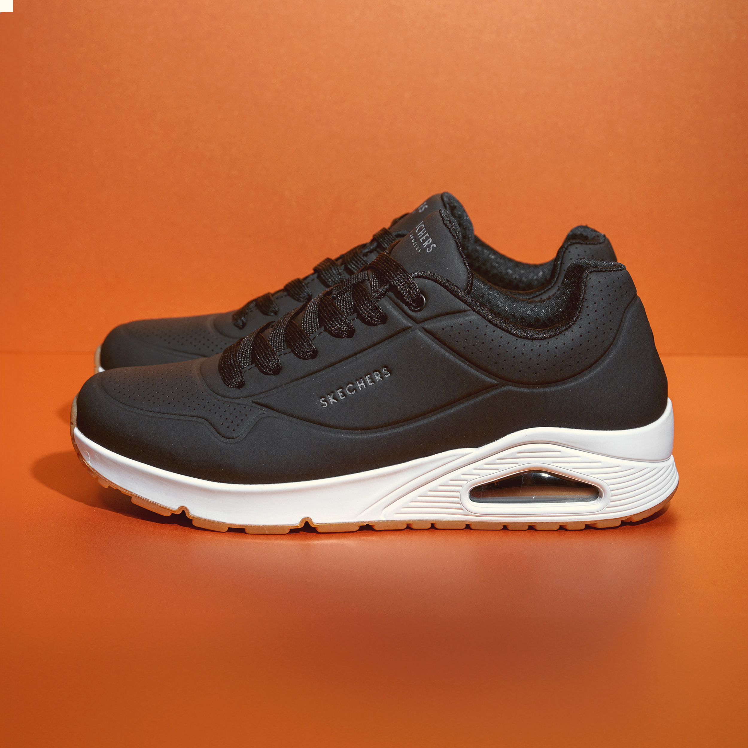 SKECHERS UNO STAND ON AIR_73690BLK.jpg