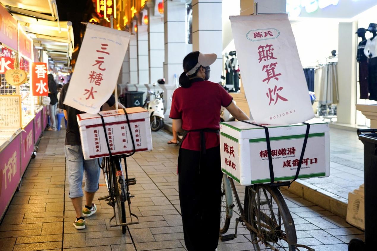 2.復(fù)古單車變身為糖水鋪?zhàn)樱ㄓ裰輩^(qū)委宣傳部 供圖）.jpg